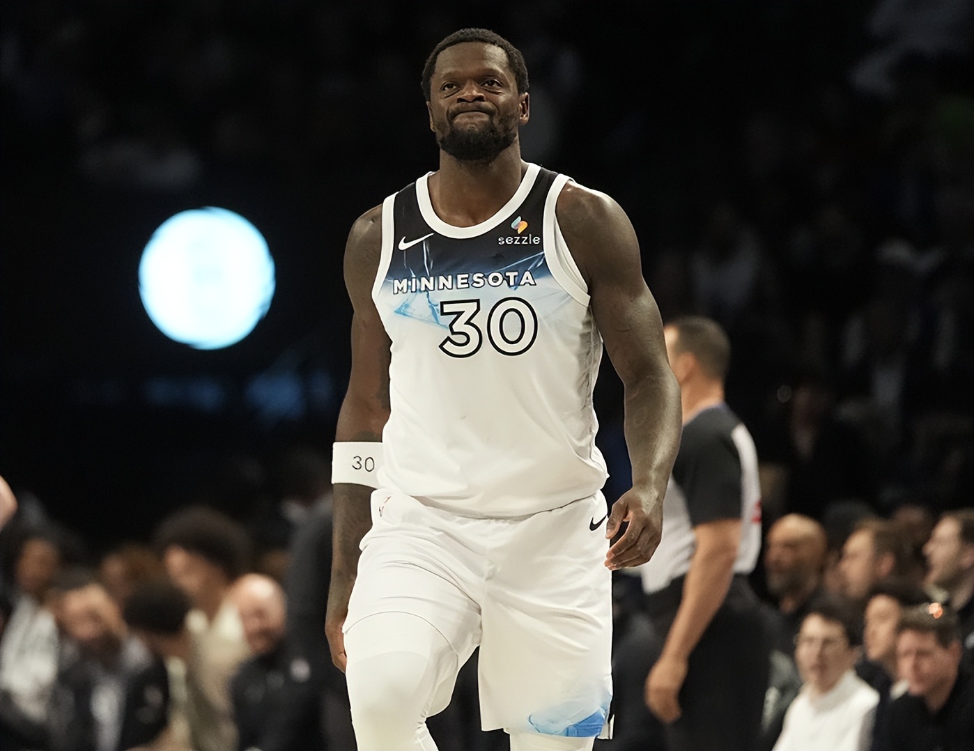 ac 米兰中文官网首页注册-赛地聚焦：法甲转会期热度飙升，俄克拉荷马雷霆主帅复盘，更衣室稳定，细节决定成败