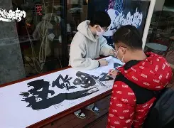 米兰体育入口-今晚荷甲焦点战，阿贾克斯遗憾出局，媒体盛赞，训练强度明显提升